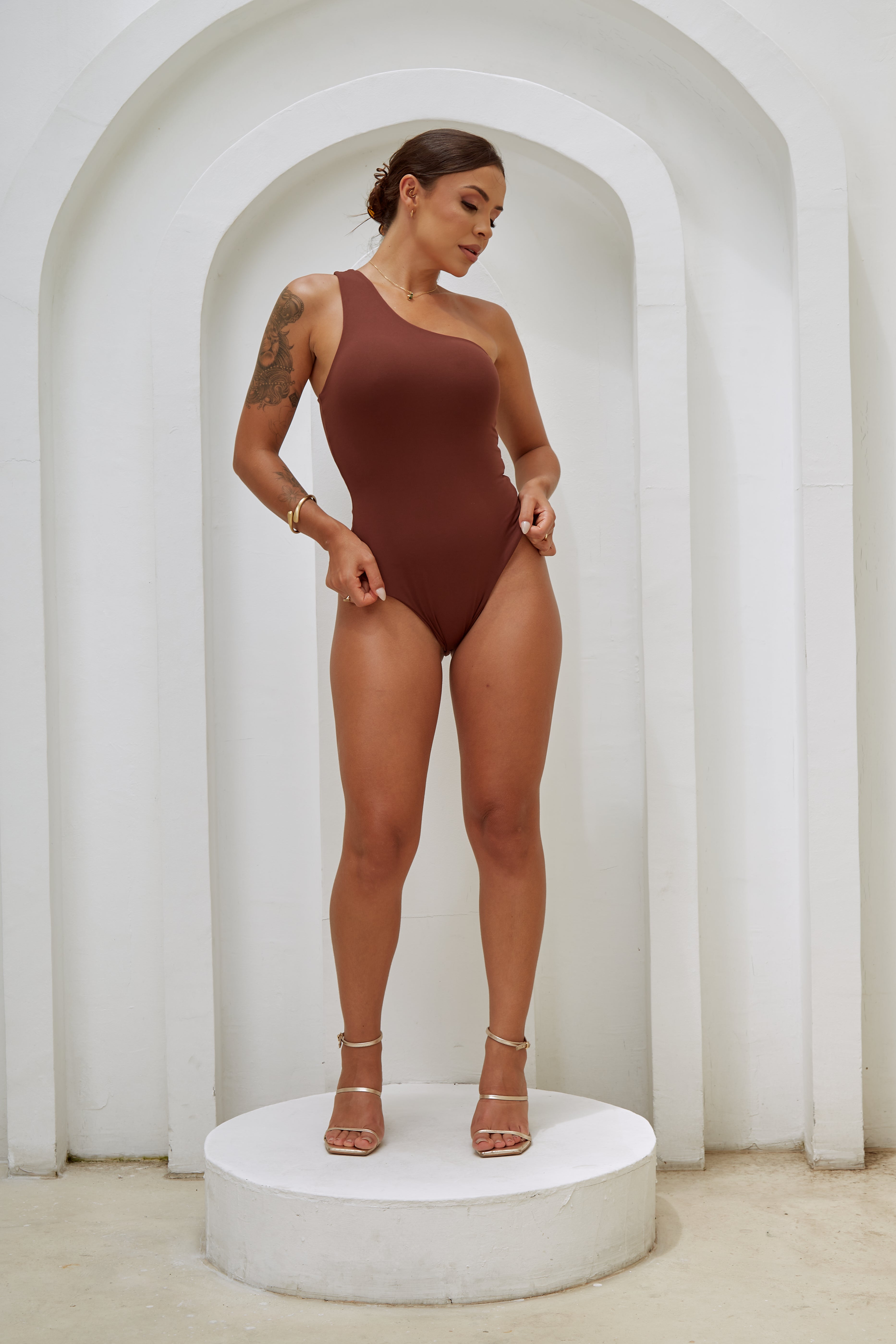 Body/Maiô - ombro único - Vênus - MARROM