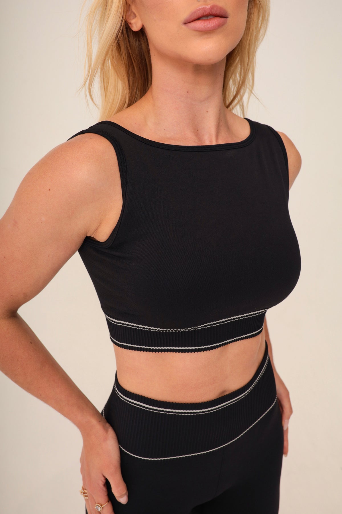 Top Seamless Frame | Black